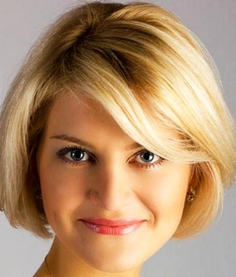 14 Best Short Haircuts for Women with Round Faces