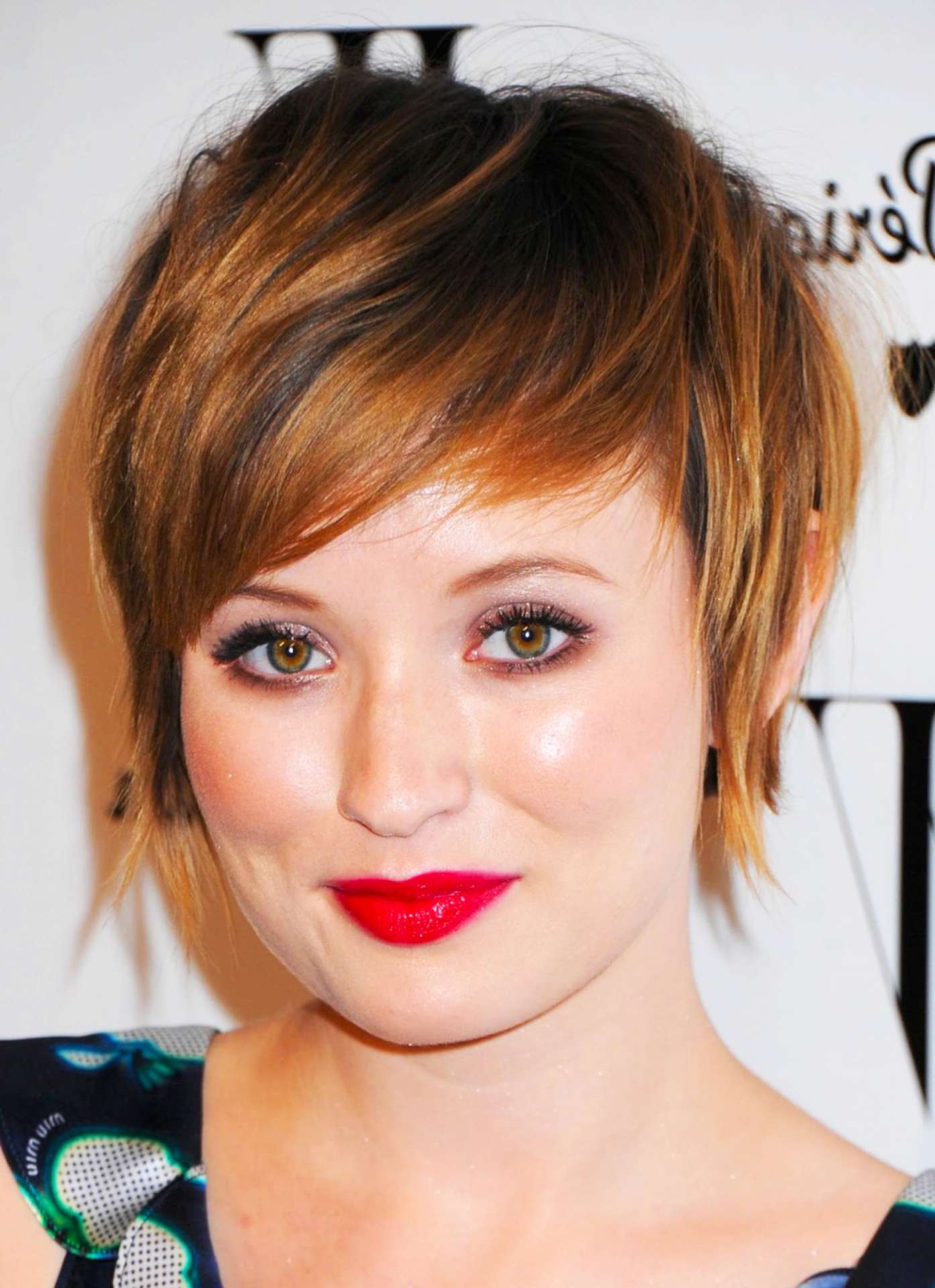 14 Best Short Haircuts 2020 for Women with Round Faces