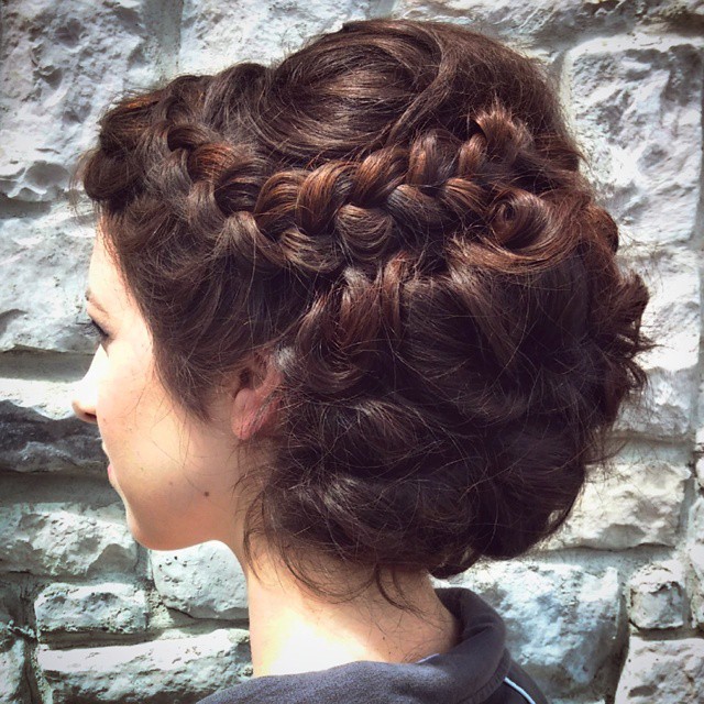 14 Prom Hairstyles for Long Hair that are Simply Adorable