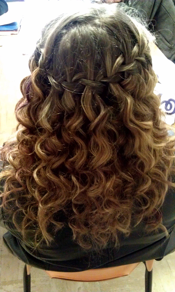 15 Stunning Natural Curly Hairstyles Every Woman Would Love